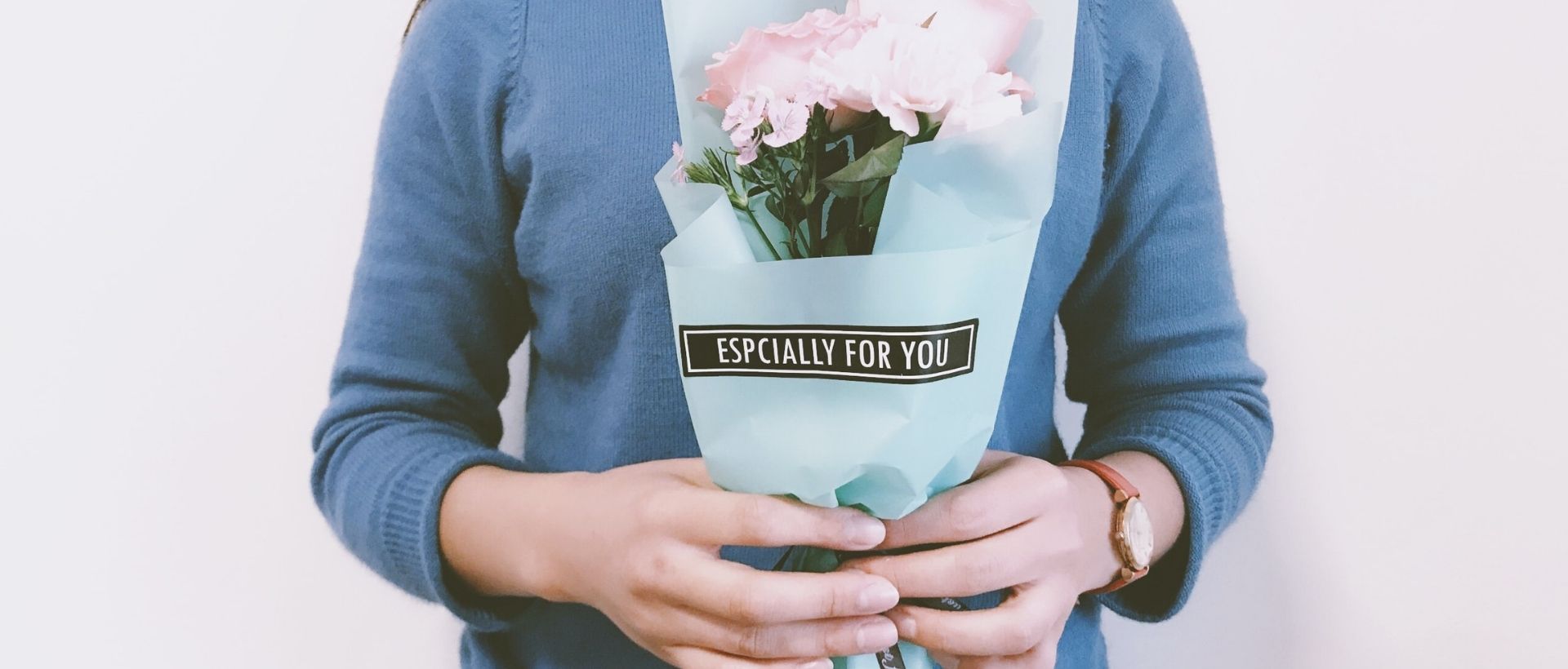 a person holding a bouquet of flowers in their hands.