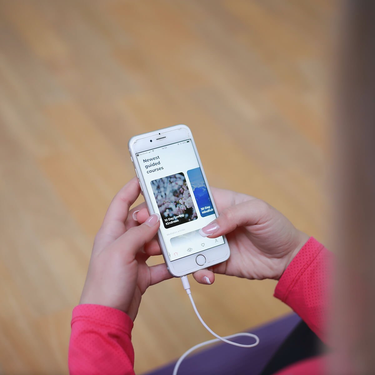 a person holding a cell phone with a picture on the screen.